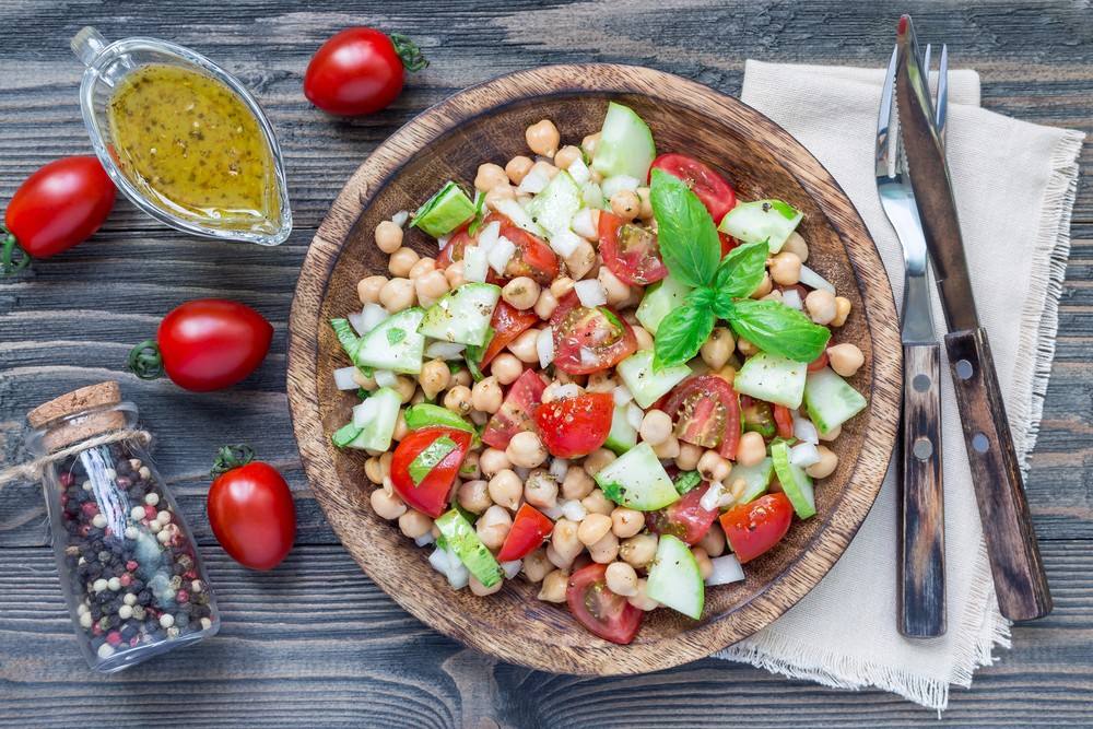 طريقة عمل سلطة خضراء بالحمص