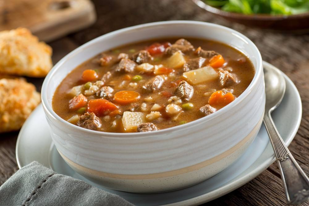 طريقة عمل شوربة الجزر و الكرفس بقطع اللحم
