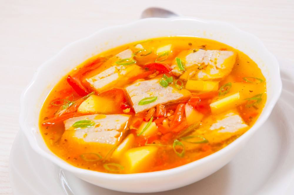 طريقة عمل شوربة السمك الحارة
