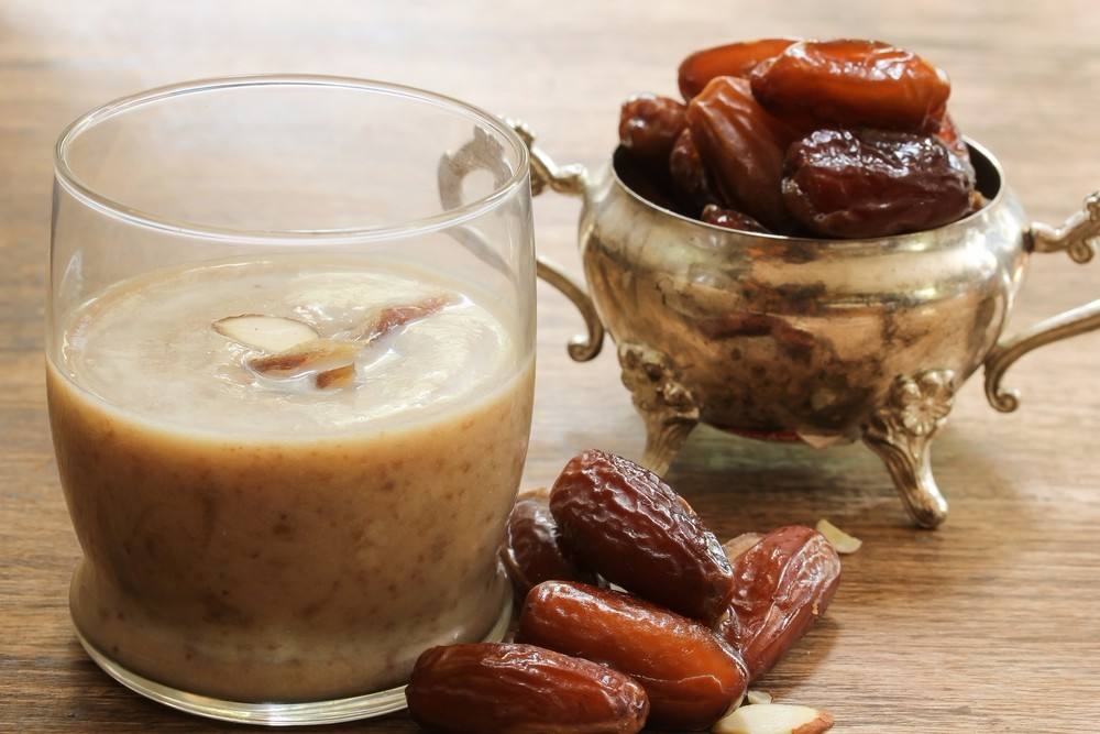 طريقة عمل ميلك شيك التمر بالحليب