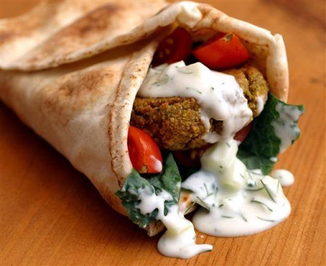 طريقة عمل بوريتو الطعمية بالمايونيز