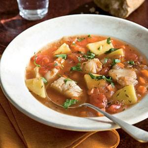 طريقة عمل شوربة السمك بالبطاطس و الجزر