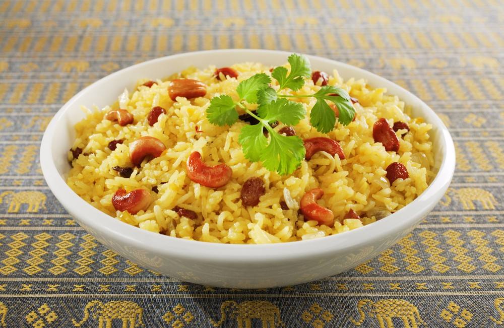 طريقة عمل الأرز بالزبيب و المكسرات