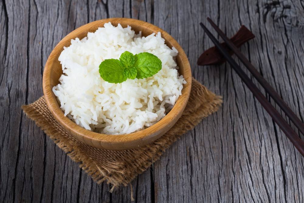طريقة عمل الأرز الأبيض بالبصل