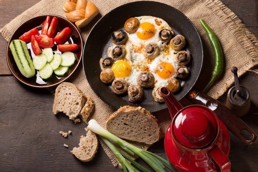 طريقة عمل بيض بالمشروم للسحور