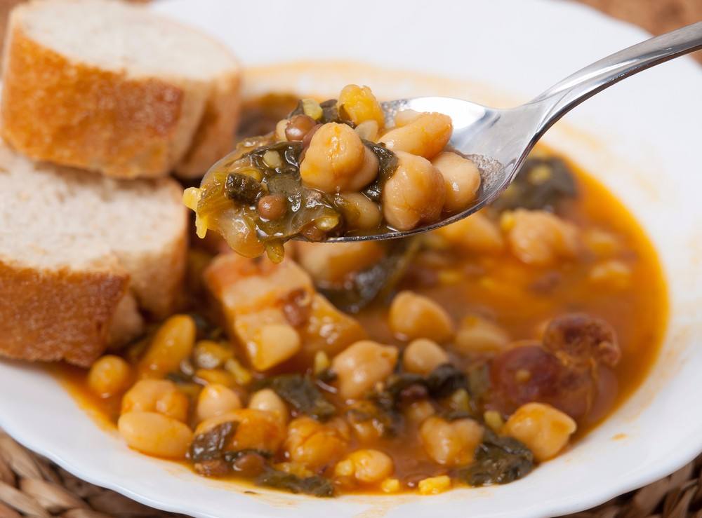 طريقة عمل شوربة الحمص و السبانخ