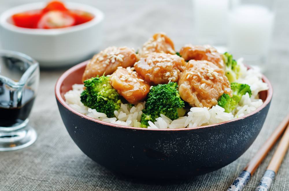 طريقة عمل الأرز بالدجاج و الساور كريم