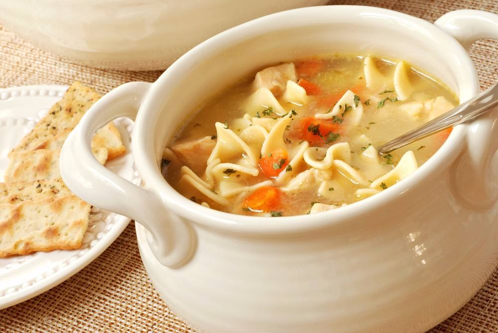 طريقة عمل شوربة المكرونة بالدجاج و الجزر