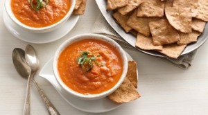 طريقة عمل شوربة طماطم بالريحان