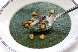 طريقة عمل شوربة الملوخية بالدجاج
