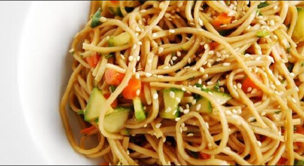 طريقة عمل نودلز بالخضار والصويا