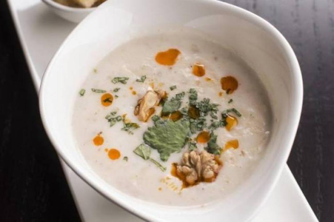 شوربة جوز الهند بالدجاج