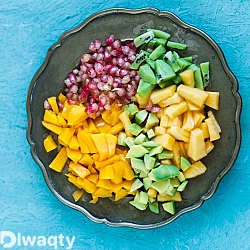 سلطة المانجو والرمان والكيوي