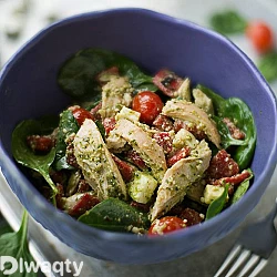 طريقة عمل  سلطة الدجاج بصلصة البيستو اللايت