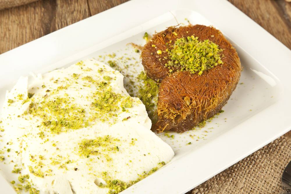 طريقة عمل بسبوسة بالكنافة