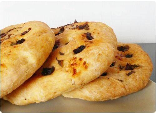 طريقة عمل خبز الزيتون والأعشاب