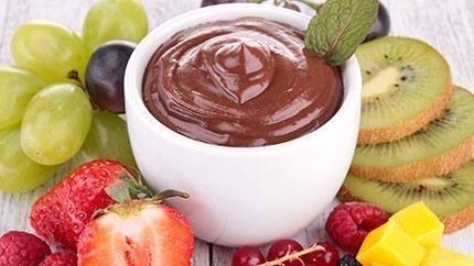 طريقة عمل فوندو الشيكولاتة مع الفواكه