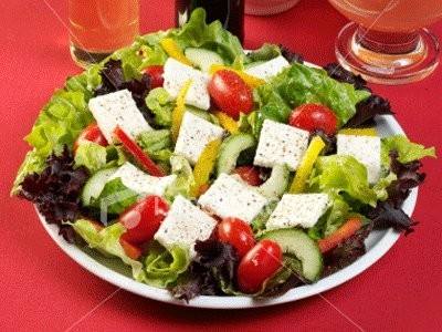 طريقة عمل سلطة الخس بالجبنة