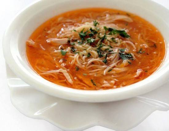 طريقة عمل شوربة شعرية بالطماطم والدجاج