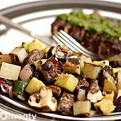 طريقة عمل سلطة البطاطس المشوية بالخضروات 