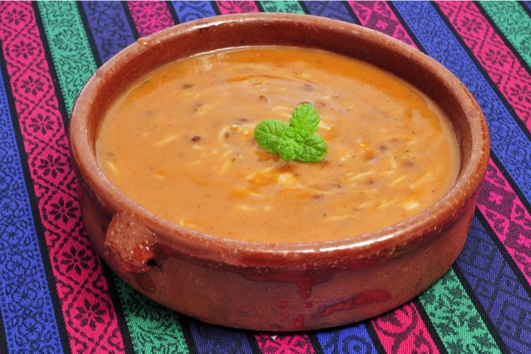 شوربة عدس مع السلق