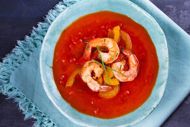 شوربة روبيان بالطماطم والخضار