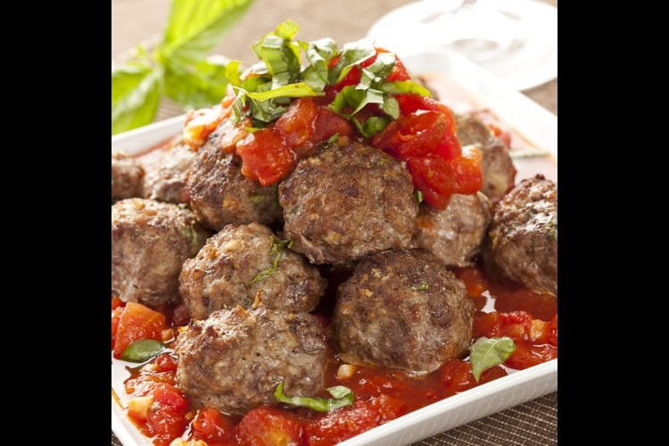 كرات اللحم مع شوربة الطماطم