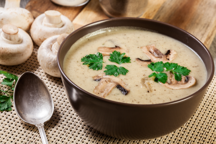 شوربة الفطر والدجاج المشوي