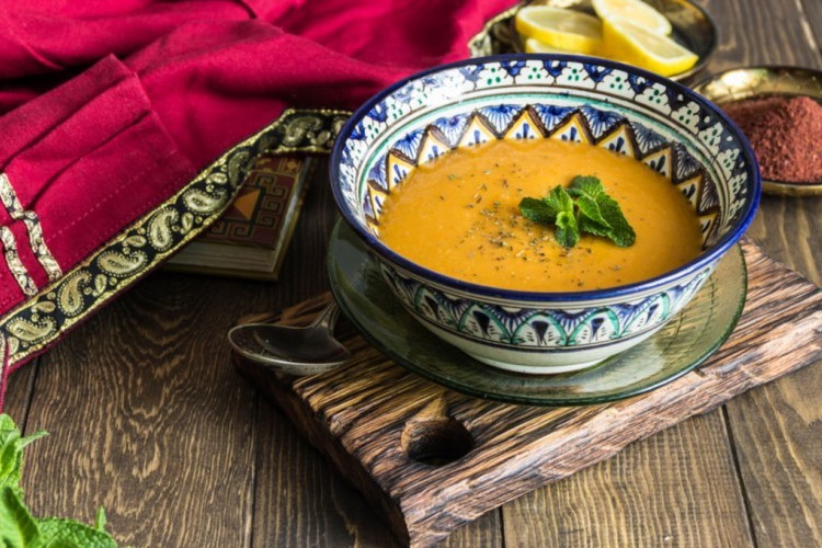 شوربة العدس بالطماطم