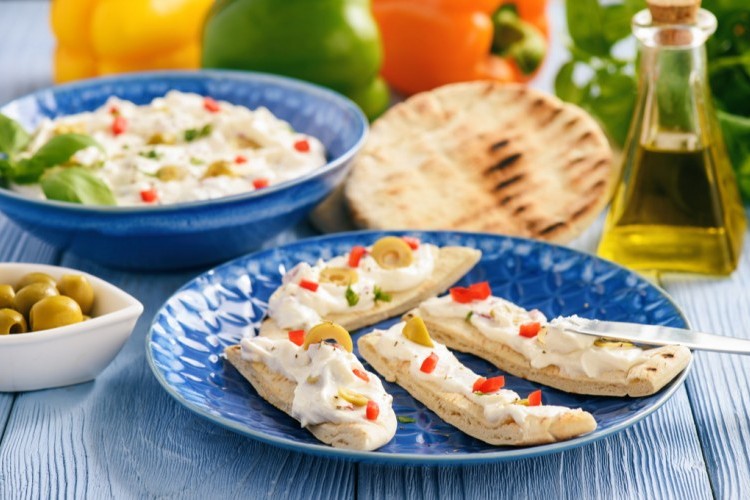 تغميسة الجبن الكريمي بالبابريكا