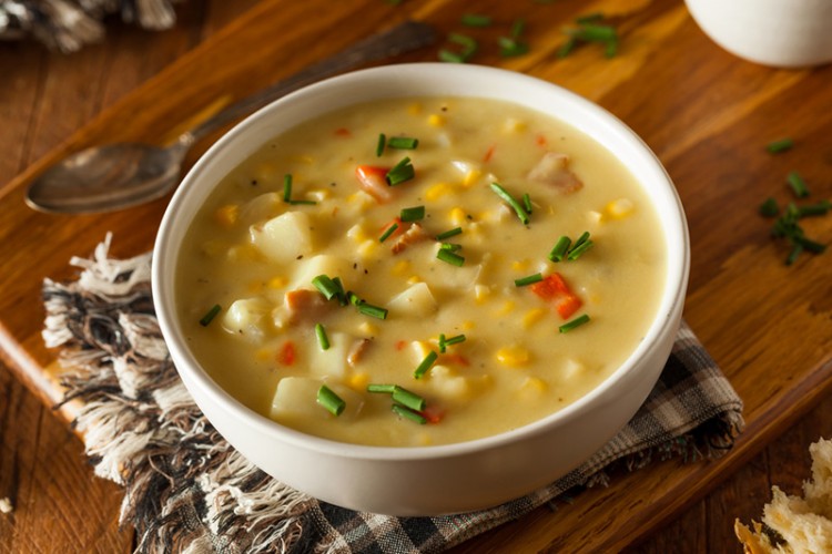 شوربة البطاطس بالذرة مغذية و شهية