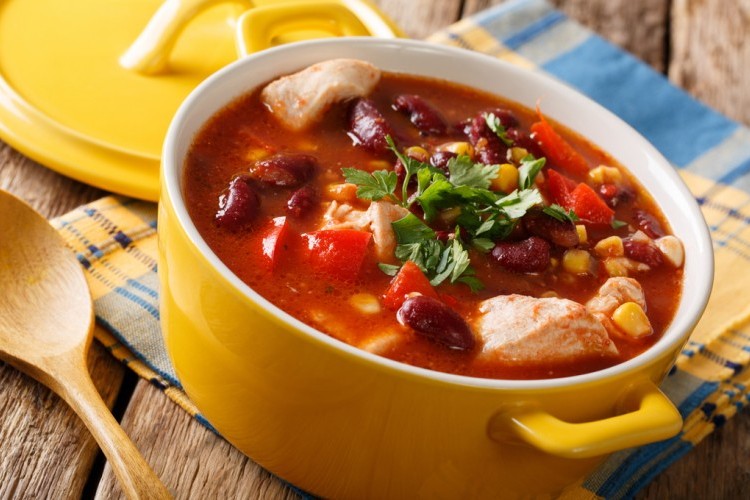 شوربة الدجاج بالفطر