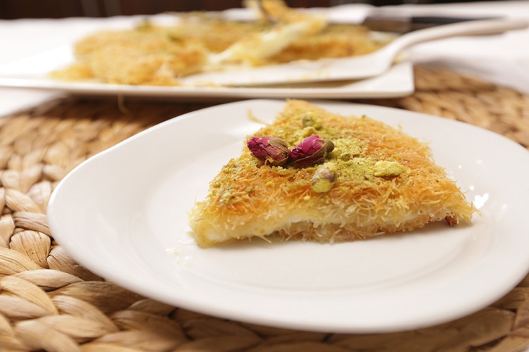الكنافة بالكريمة