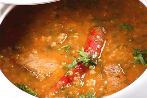 شوربة العدس الأحمر بالقمح والبطاطس