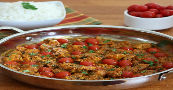 دجاج مقلى مع الطماطم وجوزالهند