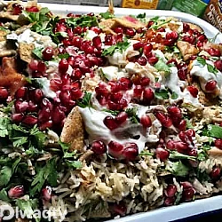 فتة دجاج باللبن والرمان