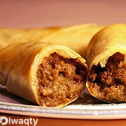 معجنات رولات اللحم