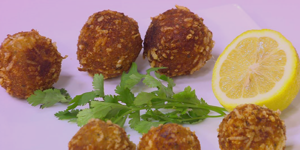 طريقة عمل كرات أرز محمرة بالجبن