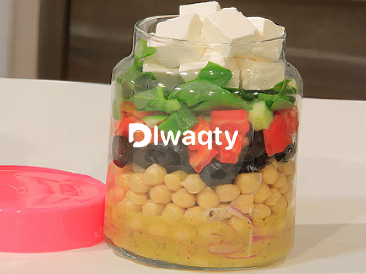 طريقة عمل سلطة الحمص وجبن فيتا