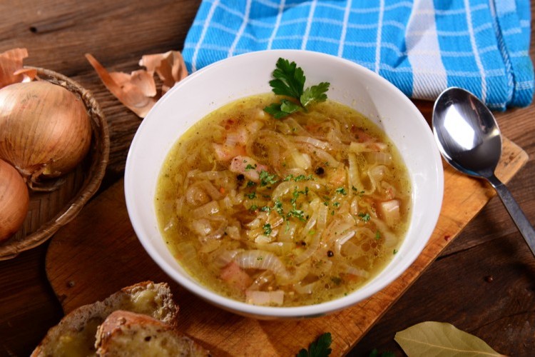 شوربة البصل الحار بالجبن