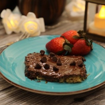 سلطة الدجاج باللوز
