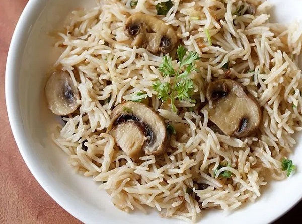 طريقة عمل الارز بالفطر