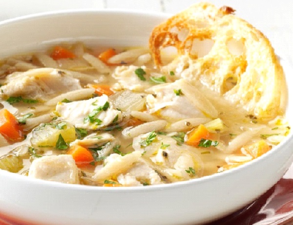 طريقة عمل شوربة لسان العصفور بالفراخ