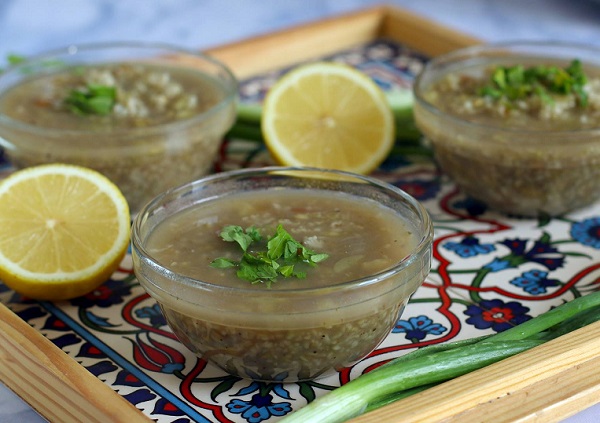 طريقة عمل شوربة الفريكة بدون دجاج
