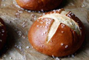 طريقة عمل خبز بريتزل الاصلي