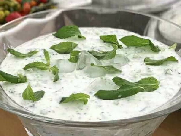 طريقة عمل سلطة الزبادي بالخيار والنعناع
