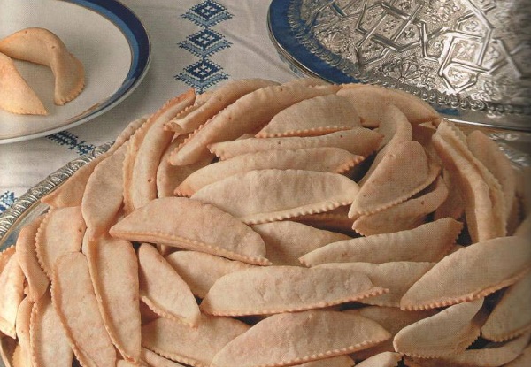 طريقة عمل كعب الغزال باللوز
