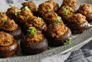 طريقة عمل الفطر المحشي بالجبن و الخضار