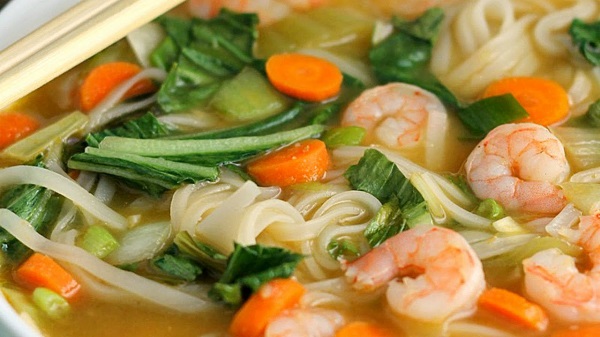 طريقة عمل شوربة الروبيان بالنودلز