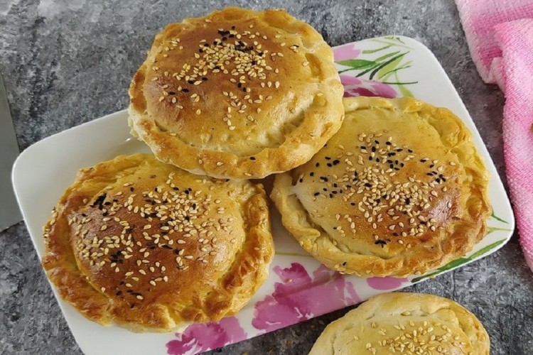 فطاير بالبطاطس والجبنة